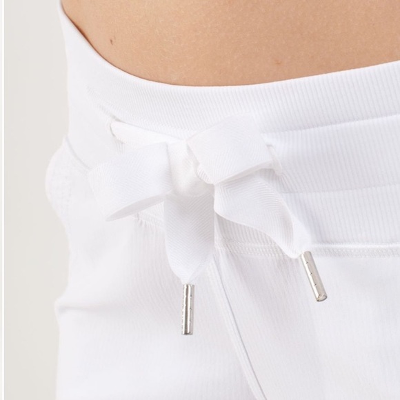 🌸Spring Sale 50% Off🌸 Lululemon Yoga Camp Crop - Picture 4 of 15